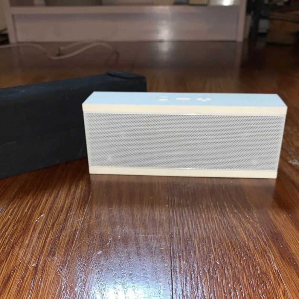 Jawbone jambox limited edition white speaker